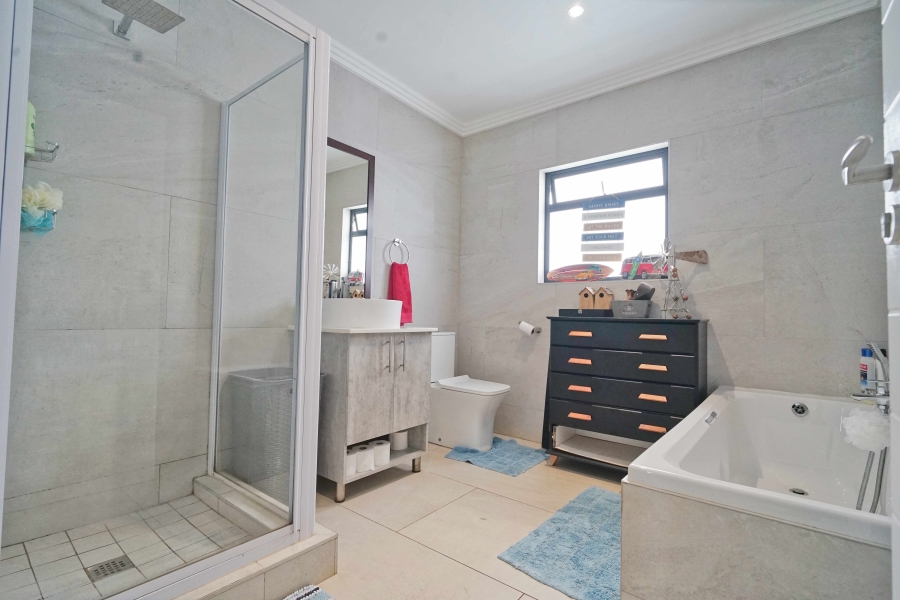 3 Bedroom Property for Sale in Kidds Beach Eastern Cape
